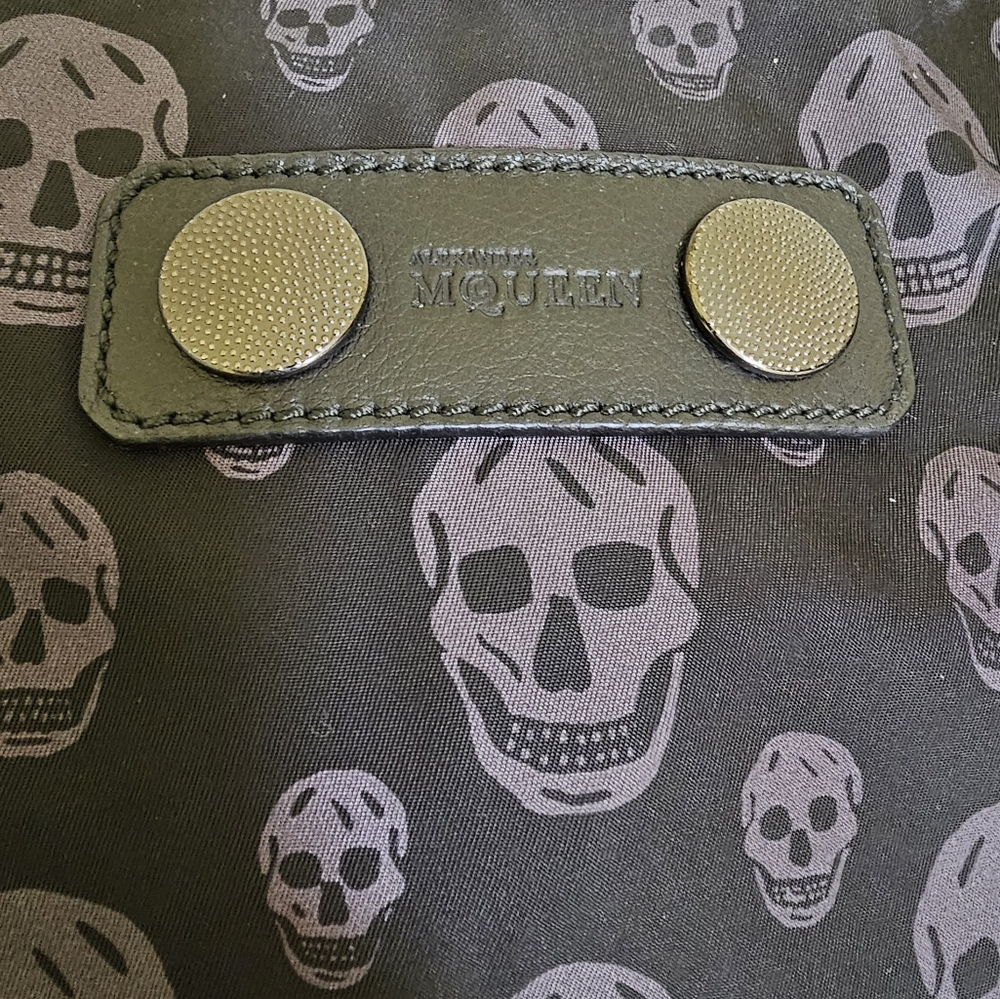 🎉🎉🎉HOST PICK🎉🎉🎉Alexander McQueen - Faithful De-Manta Tote - Picture 9 of 17